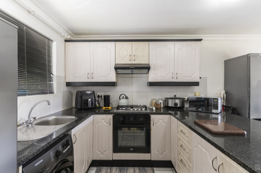 To Let 2 Bedroom Property for Rent in Heritage Park Western Cape